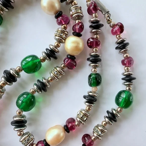 Vintage Chanel Gripoix Red Green Glass Bead Faux Pearl & Rhinestone Necklace - Picture 11 of 16